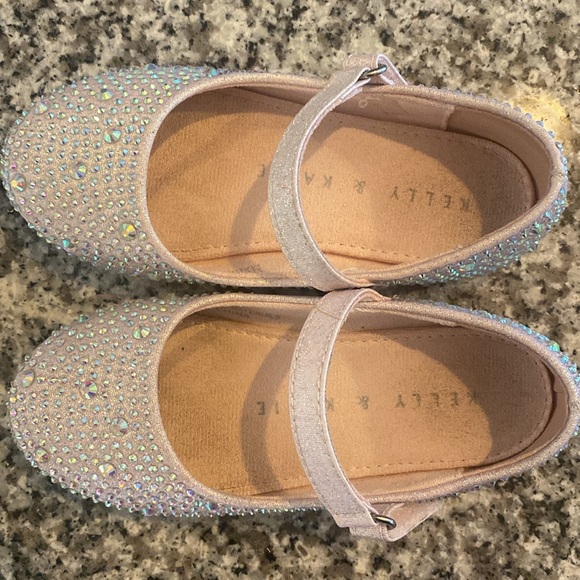 Kelly & Katie toddler shoes barely worn - Picture 3 of 5